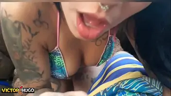 Maloqueiro Oferece Cigarro Pra Tatuada E Ganha Foda Gostosa Na Praia Paradisiaca Completo No Red Evelyn Buarque