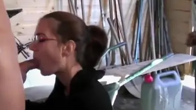 Une jeunette se fait tirer par un vieux