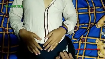 Desi showing boobs to boyfriend