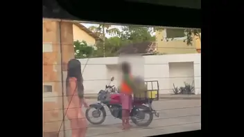 Esposa fudendo marido com penis de plastico